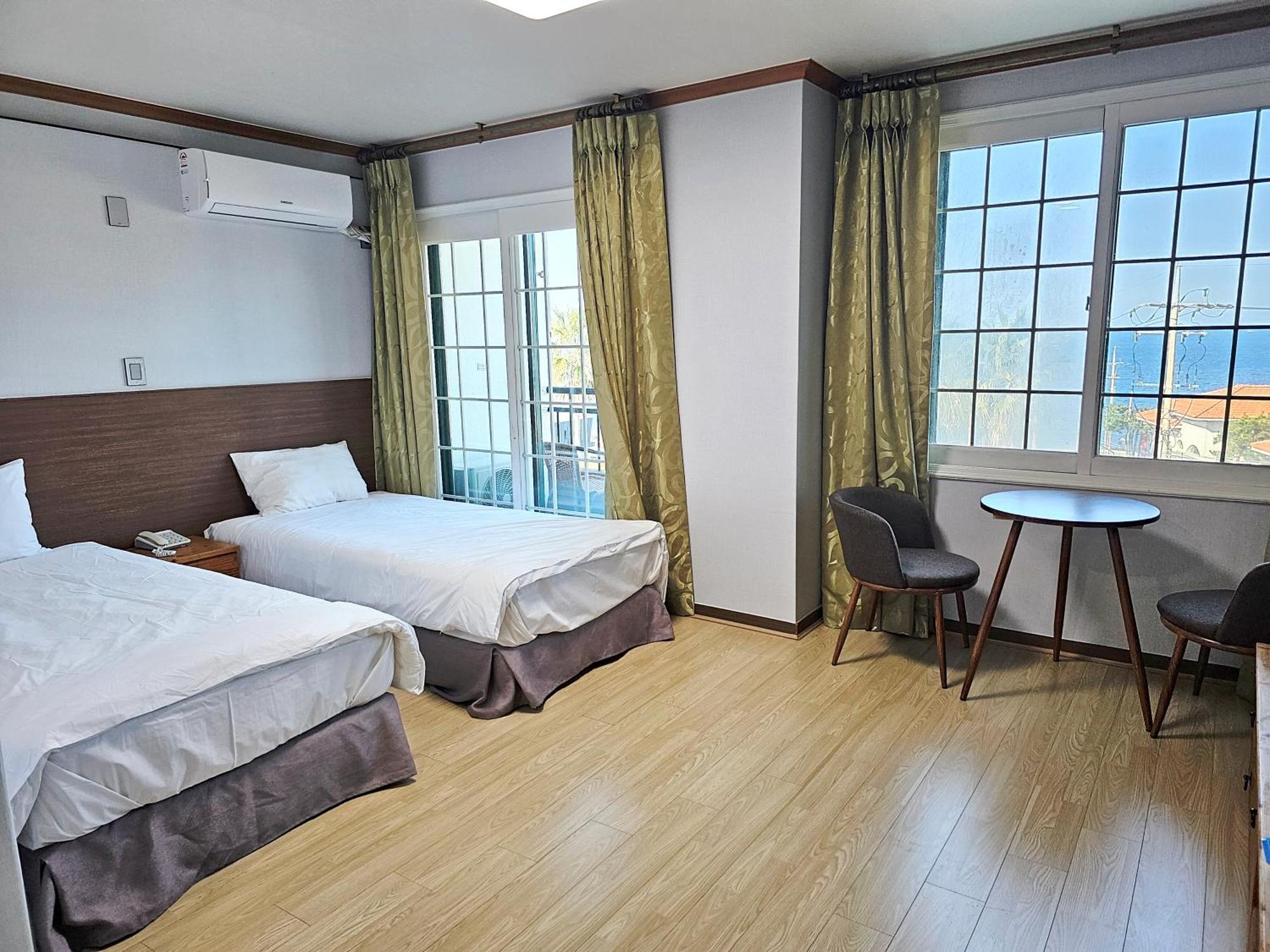 Sea Cliff Hotel Чеджудо Экстерьер фото