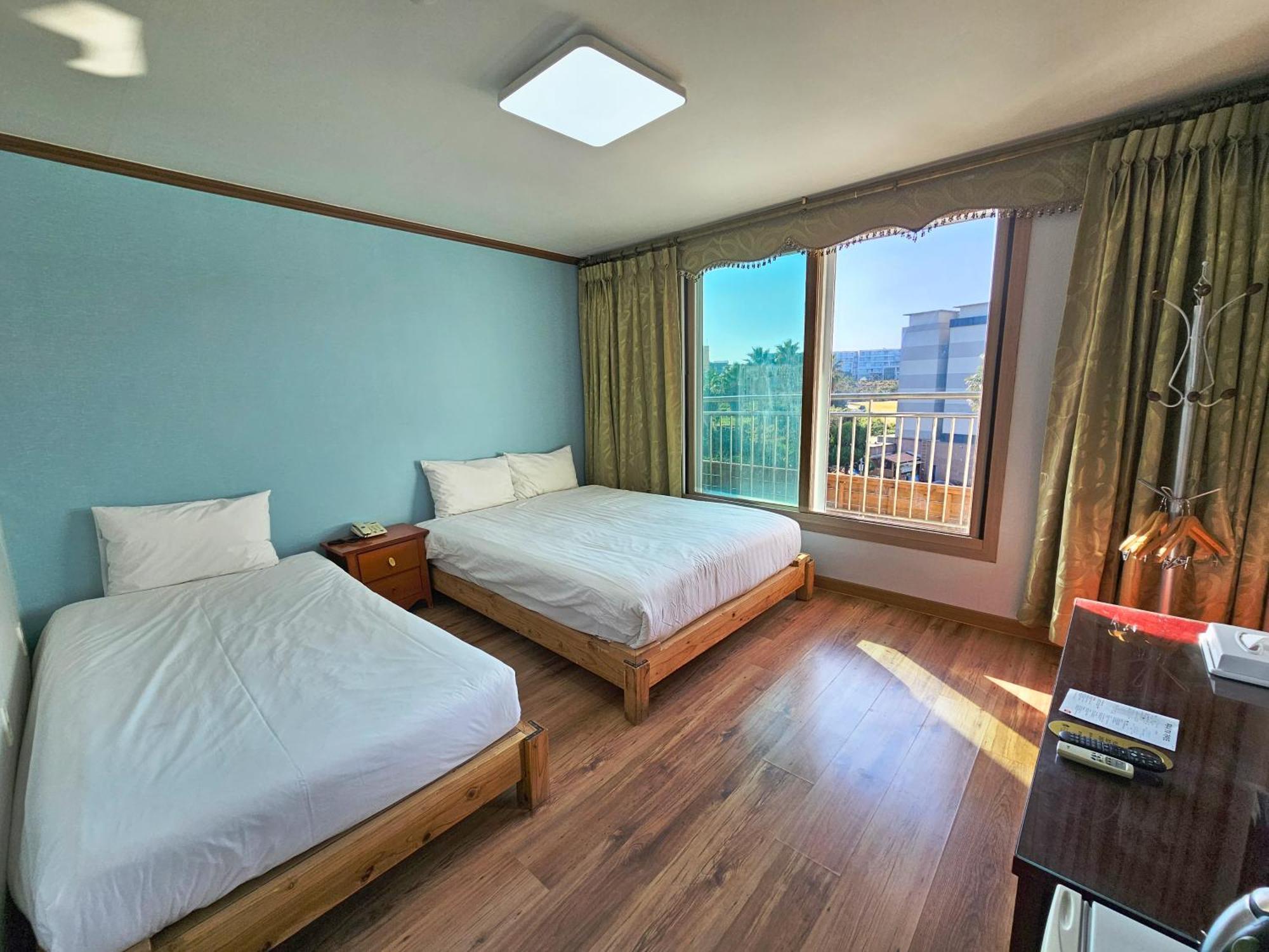 Sea Cliff Hotel Чеджудо Номер фото